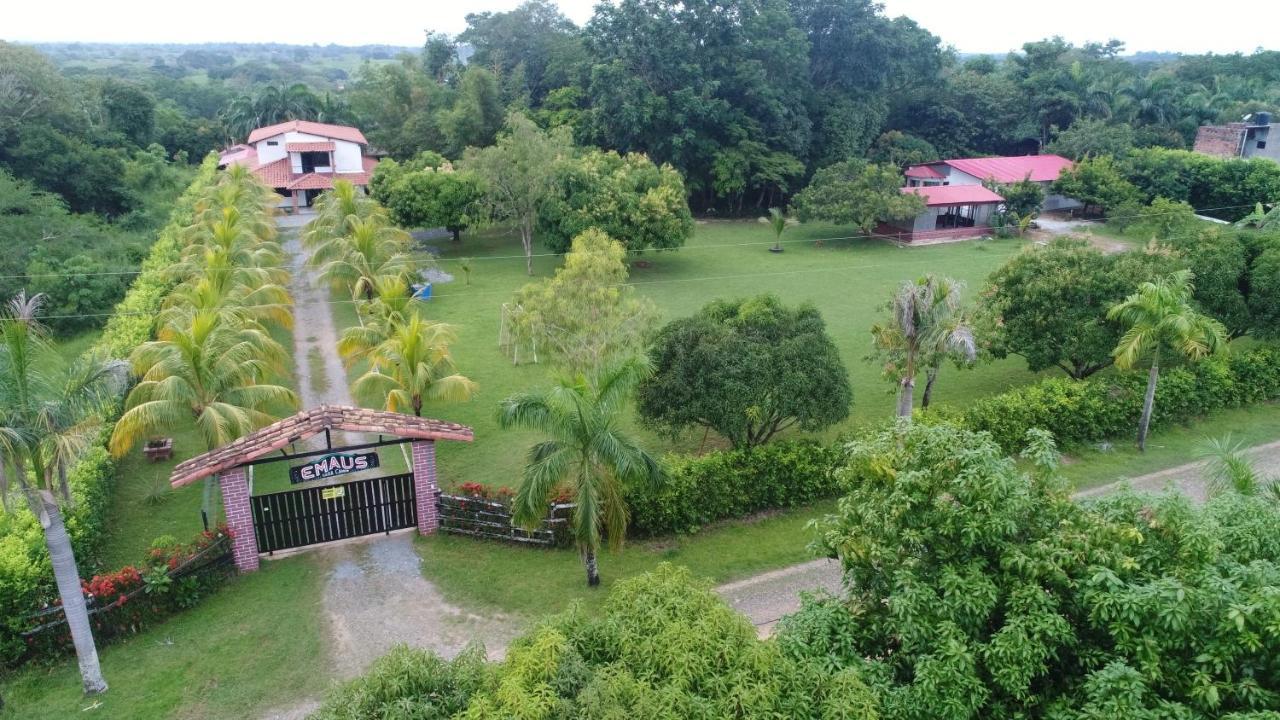 Casa Campo Emaus Caucasia Esterno foto